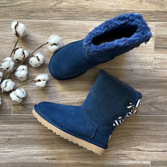 🌿UGG- W BAILEY BOW DIAGONAL STRIPES BOOTS🌿 - Picture 6 of 14